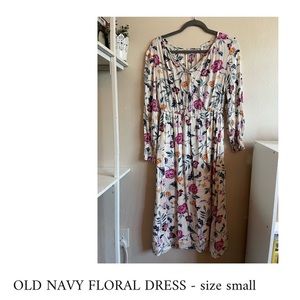 OLD NAVY FLORAL MAXI DRESS // size small